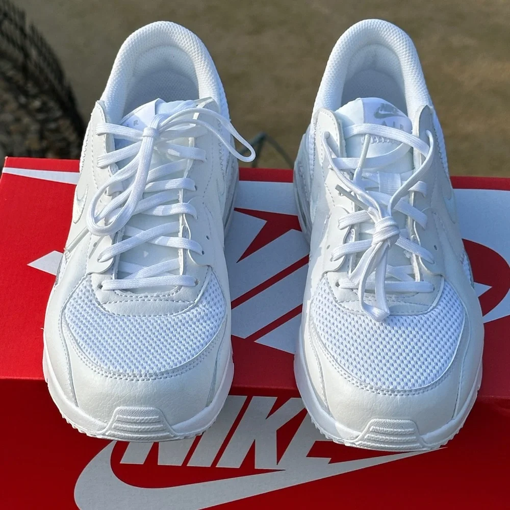 Nike Air Max Excee Low Womens 10 Mens 8.5 All White Lifestyle Casual Sneaker NEW